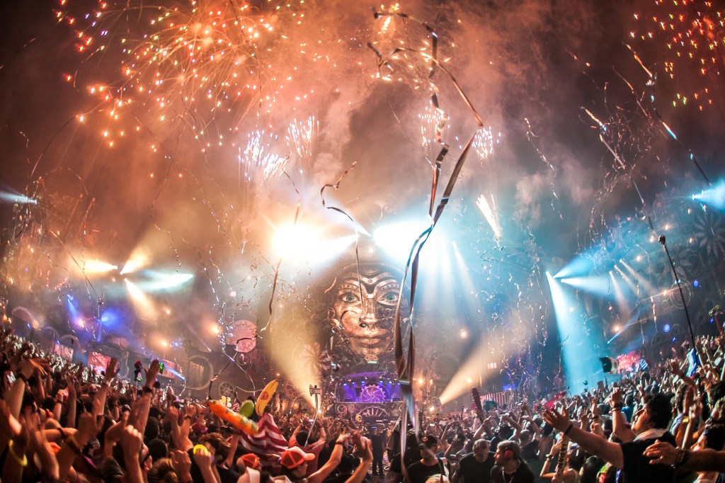 ‘Waar hemel en aarde elkaar ontmoeten’: de religieuze kant van electronic dance&nbsp;music